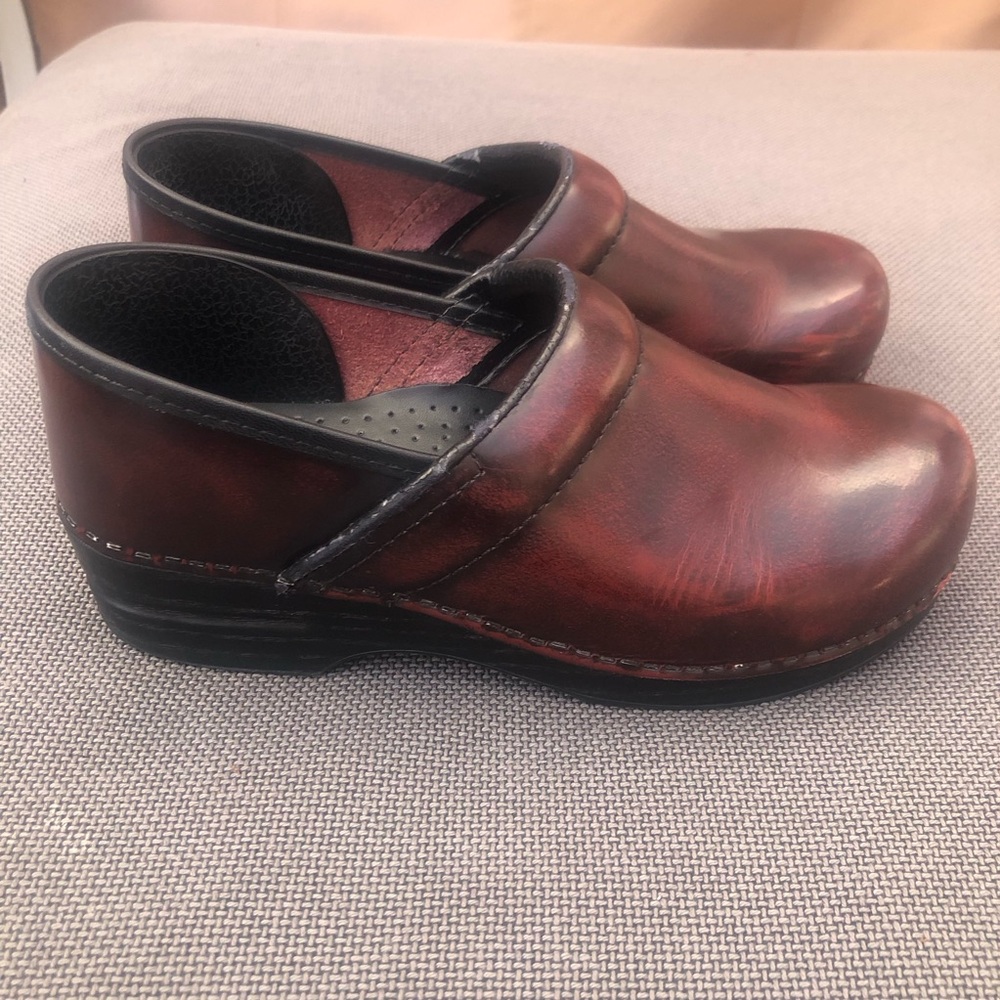 Dansko Professional Nursing Clogs Burgundy Burnished Leather Womens 40 US 9.5-10